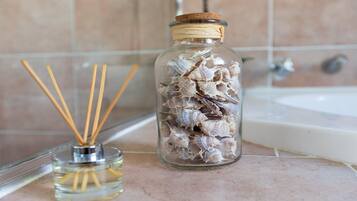 Bathtub, hair dryer, towels