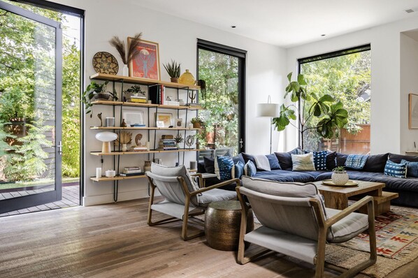 Älytelevisio, kirjoja, stereot