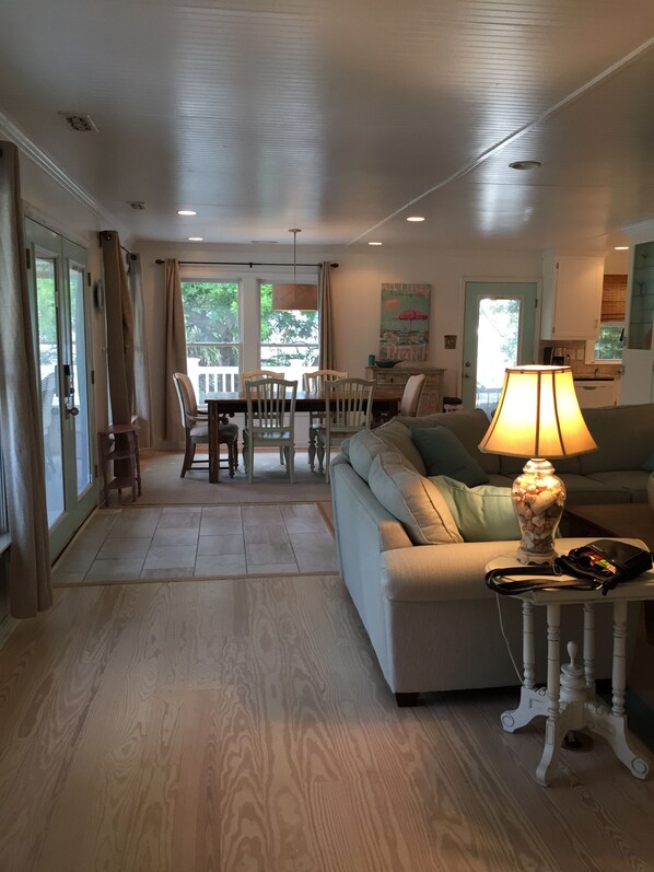 Smart TV, fireplace, DVD player, books