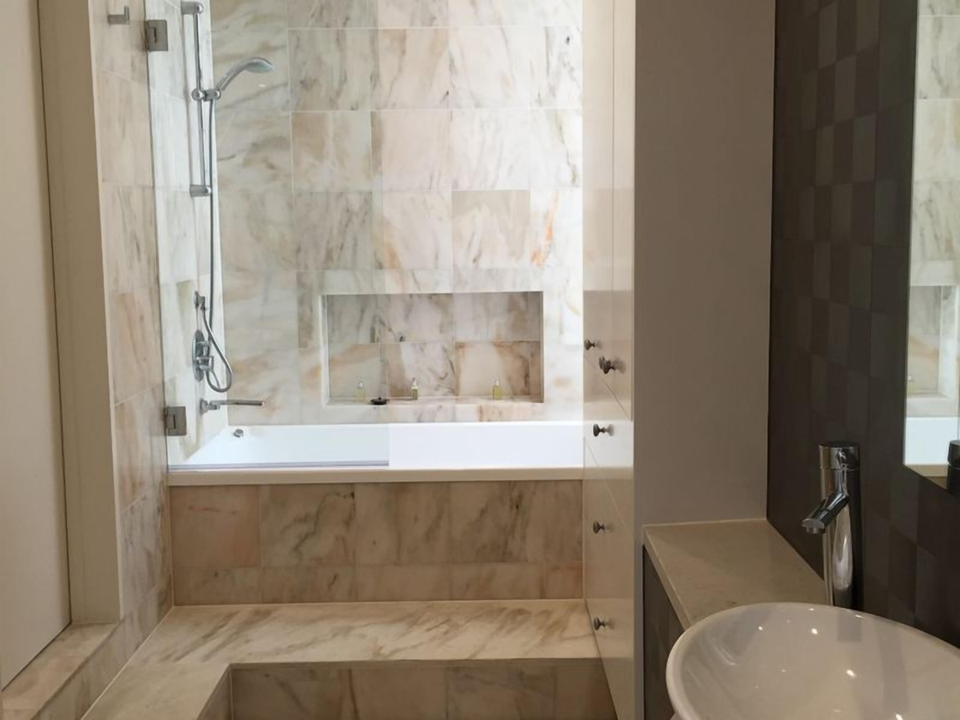 Superb Location Between City & Bondi Beach in Bondi Junction — image 9