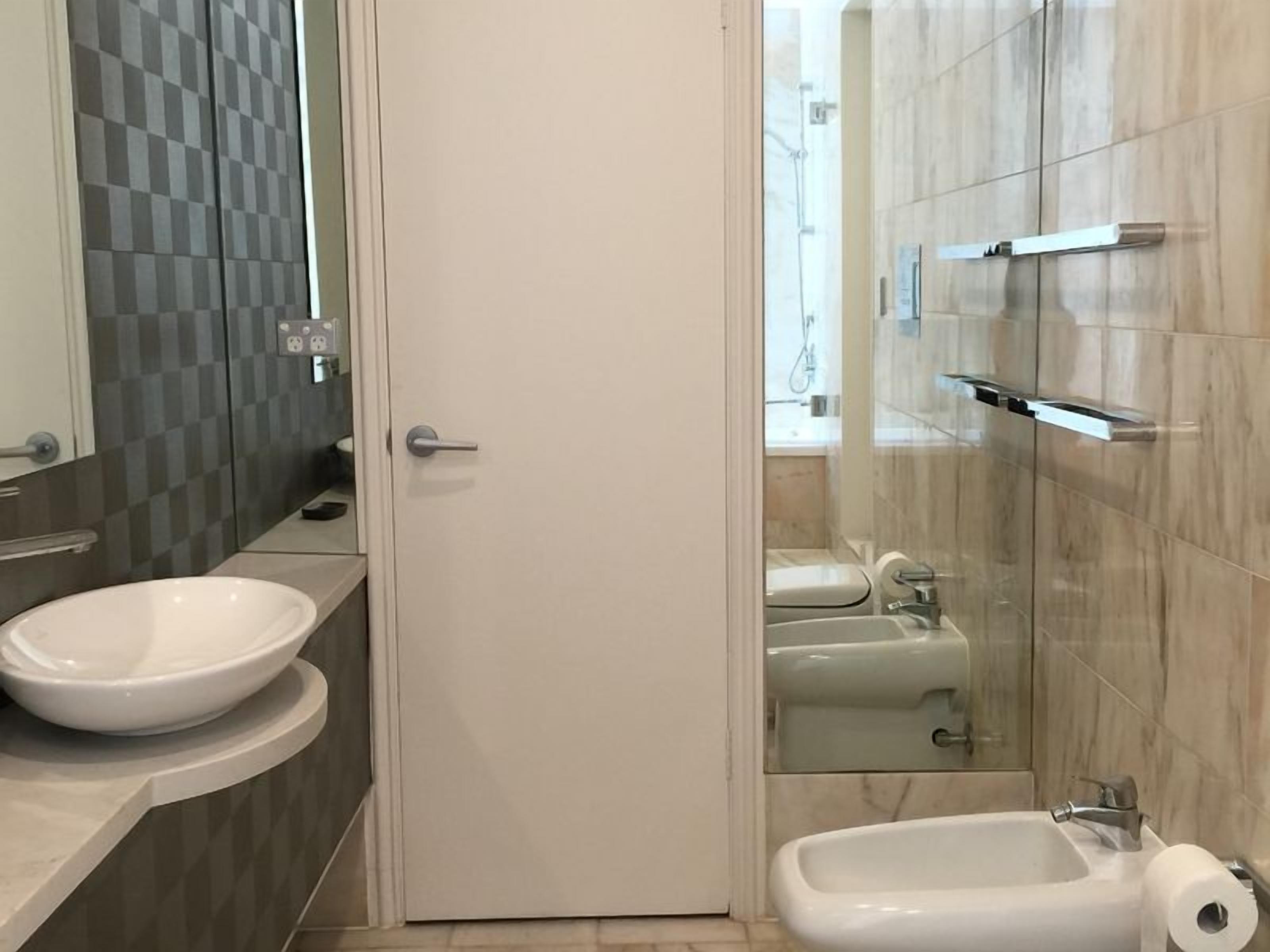 Superb Location Between City & Bondi Beach in Bondi Junction — image 10