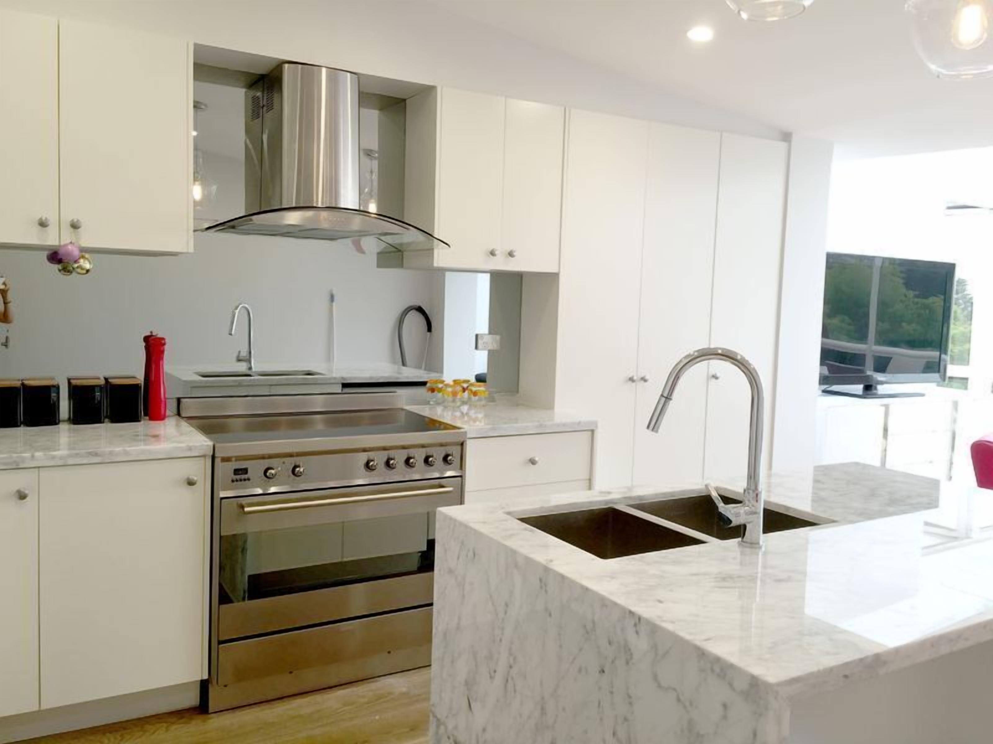 Superb Location Between City & Bondi Beach in Bondi Junction — image 6