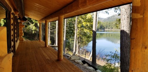 A Serene Lake Front Cabin Minutes from West Glacier National Park