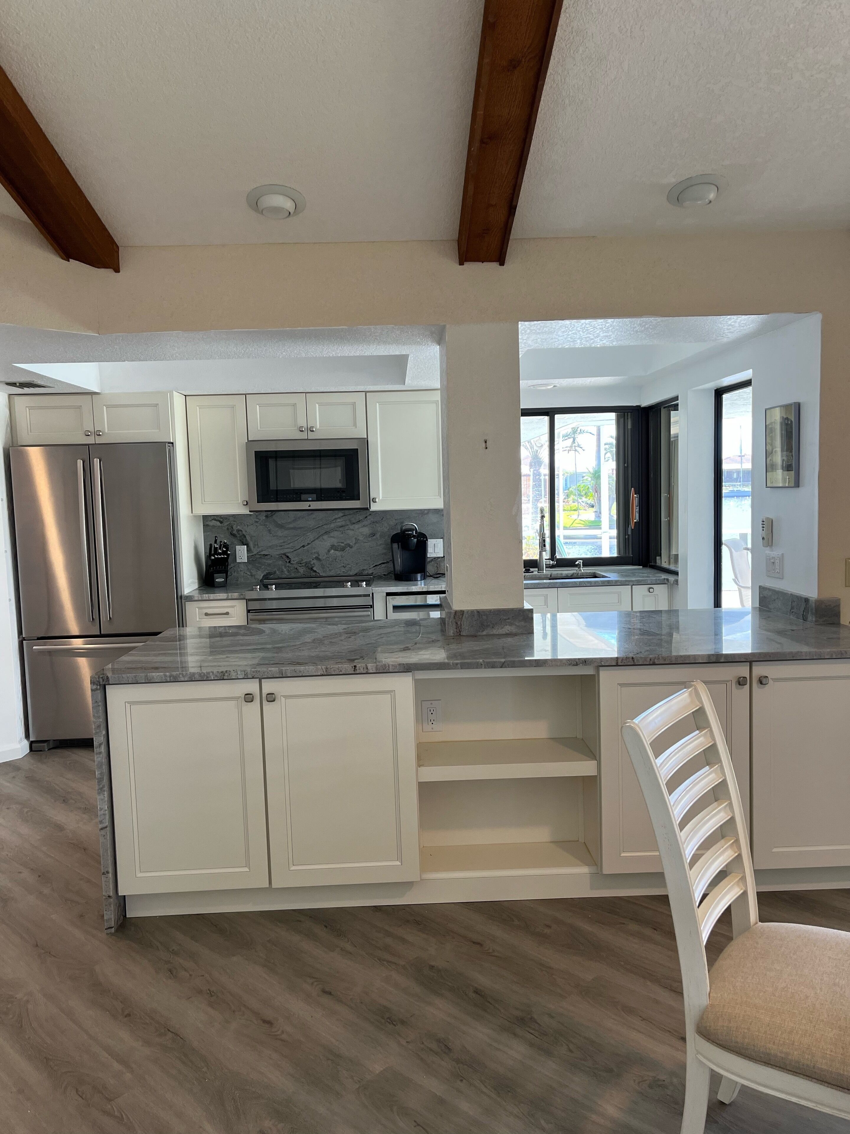 Refrigerador, microondas, horno, placa de cocina