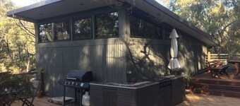 Janaza Retreat right in the middle of Halls Gap township. Pet friendly.