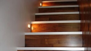 A staircase with wooden steps and built-in lighting. - Janaza Retreat right in the middle of Halls Gap township. Pet friendly. (Halls Gap)