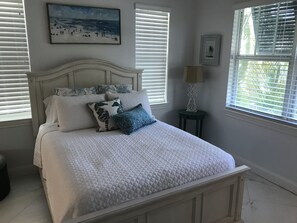 3 عدّة غرف نوم ومكواة/لوح كي وواي فاي وملاءات أسرّة