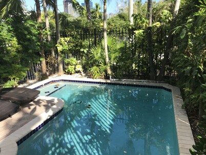 Home in Fort Lauderdale with POOL and ROOFTOP
