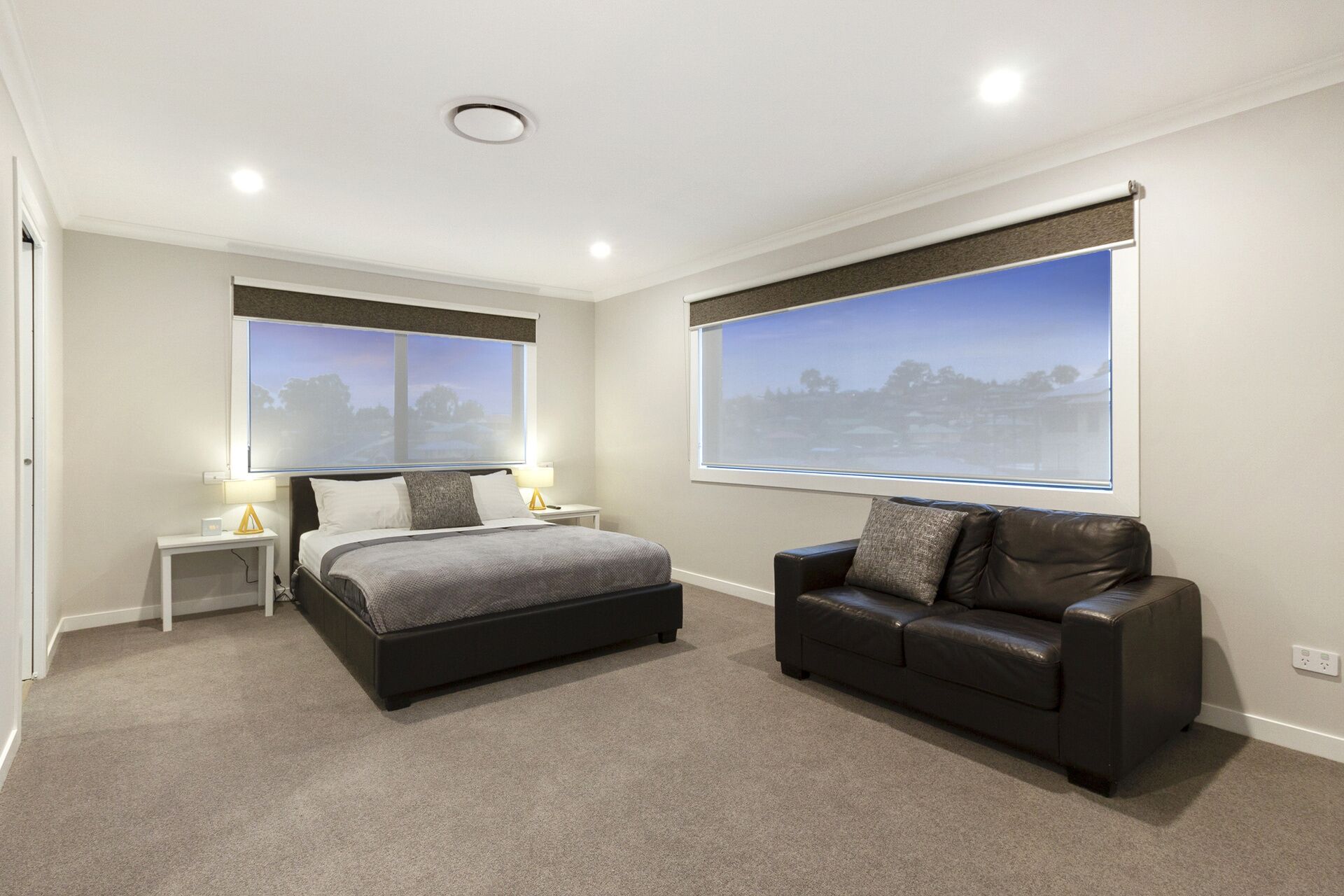 Rise House Hobart - Outstanding! Luxury family home — image 12