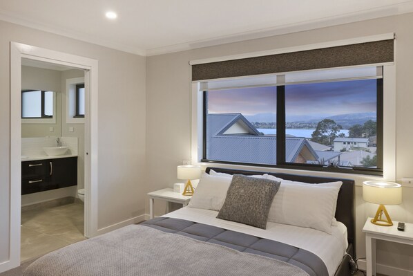 4 chambres, fer et planche à repasser, Wi-Fi, literie fournie