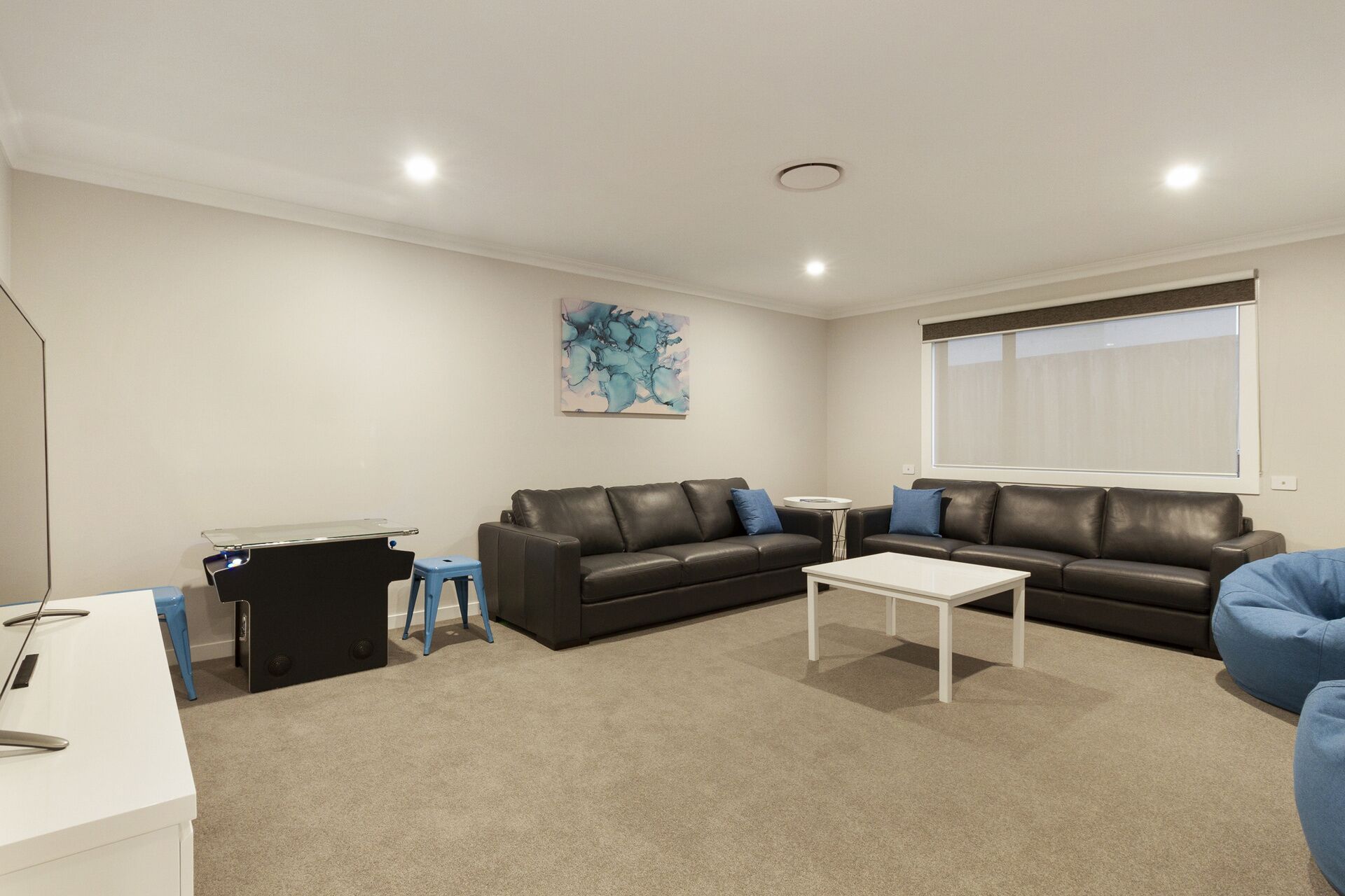 Rise House Hobart - Outstanding! Luxury family home — image 10