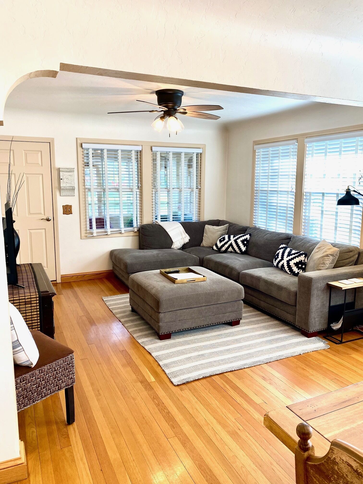 Downtown Spacious Charming 5 Bedroom Retreat In The Heart of Mt. Shasta. 