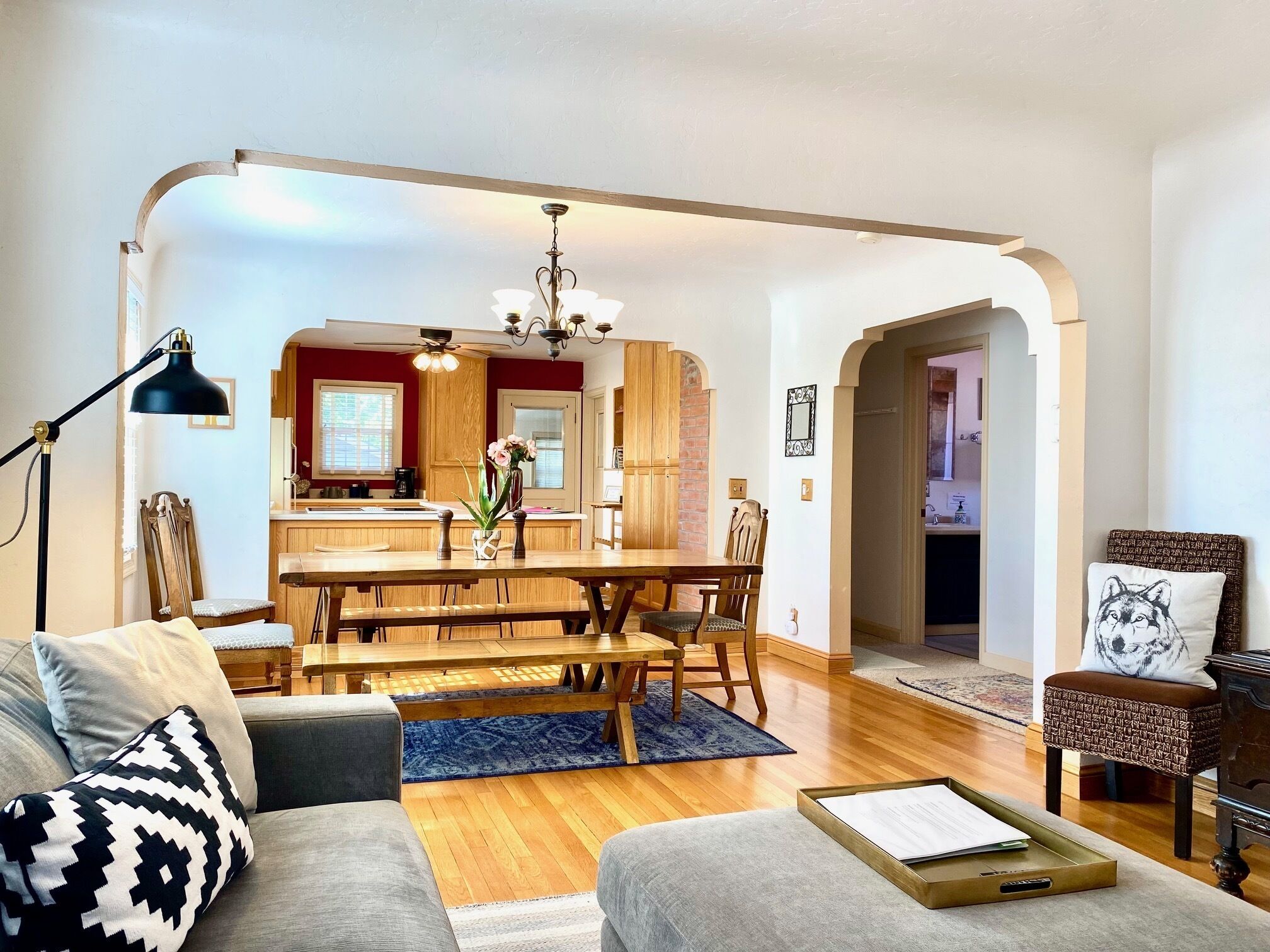 Downtown Spacious Charming 5 Bedroom Retreat In The Heart of Mt. Shasta. 