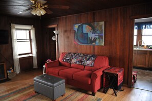 Smart-TV, Kamin, Bücher