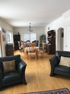 Interior - Beautiful Full-Size Private Lakefront Gated Home with dock / boats (Swan Lake)