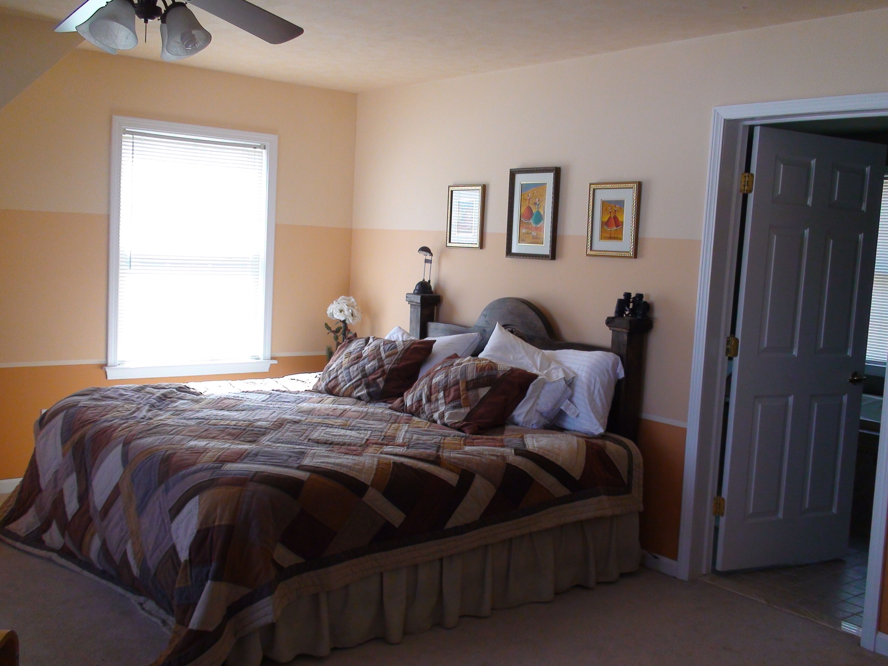 Beautiful Full-Size Private Lakefront Gated Home with dock / boats