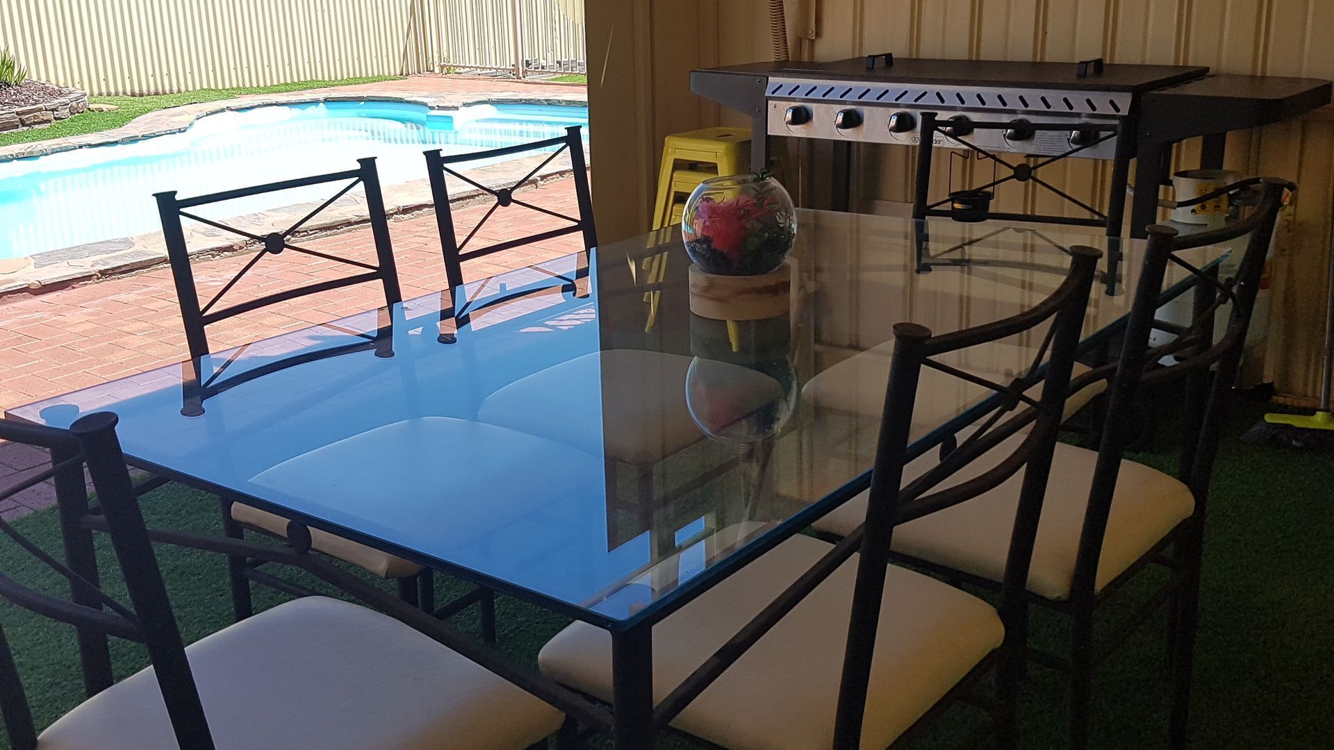 Magnificent Mid Century Modern Pool house  between CBD/Glenelg. Sleeps 22 — image 4