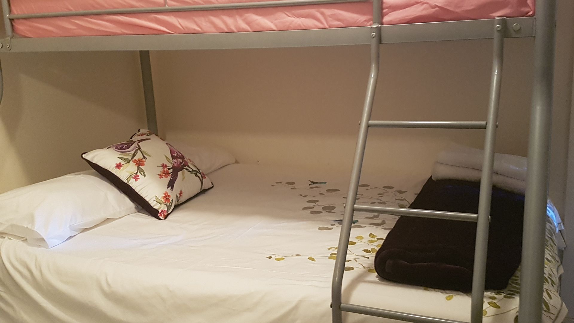 Magnificent Mid Century Modern Pool house  between CBD/Glenelg. Sleeps 22 — image 21