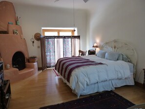 3 slaapkamers, een strijkplank/strijkijzer, gratis wifi, beddengoed