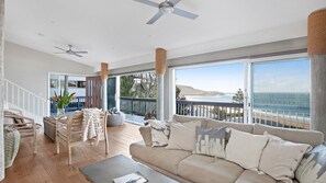 TV, fireplace - Beachviews at Killcare (Killcare)