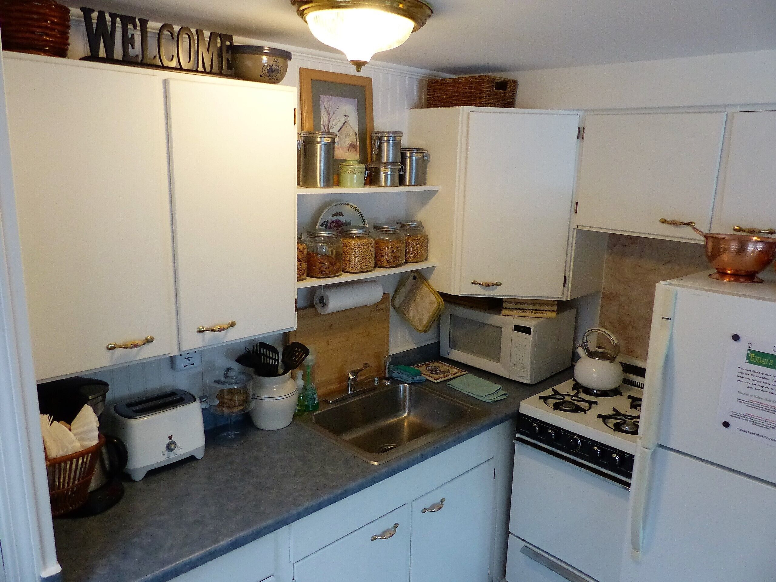 Private Guesthouse with Garage, Pool, Deck and Hot Tub in Fayetteville/Syracuse