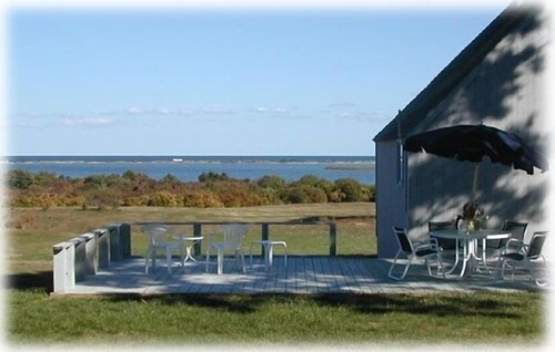 Breathtaking Waterviews with Private Beach - Harbour House with AC and Heat