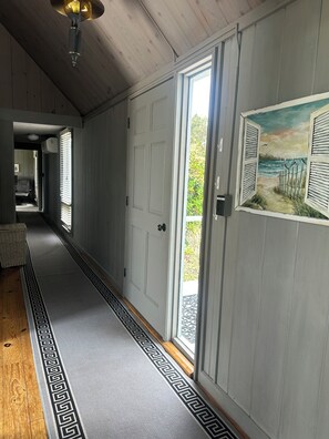 Interior - Breathtaking Waterviews with Private Beach - Harbour House with AC and Heat (Oak Bluffs)