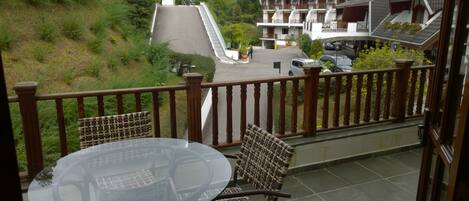 屋外ダイニングエリア