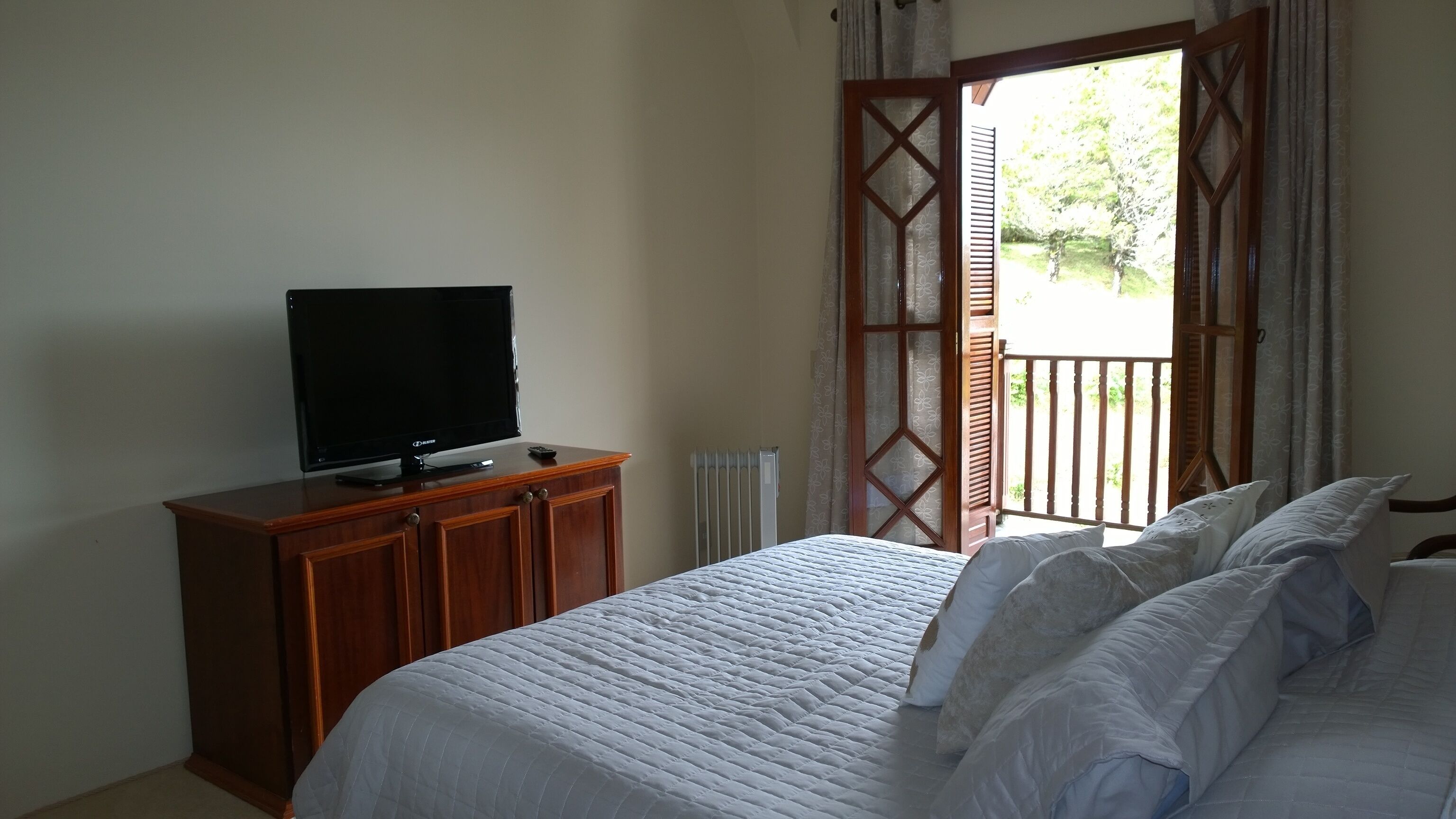 *** FLAT IN THE MOUNTAIN FOR 7 PEOPLE (3 BEDS) *** SWIMMING POOL ***