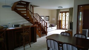 LED TV, fireplace, DVD player, foosball - ***FLAT in the mountain for 7 people (3 bedrooms)*** HEATED POOL*** (Campos do Jordão)