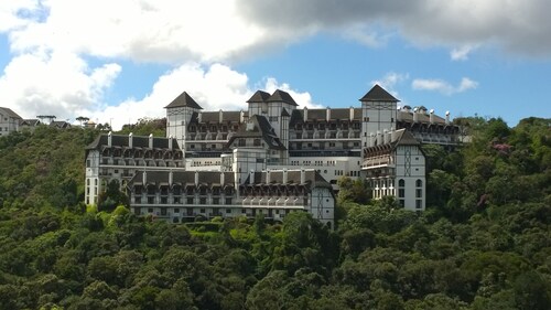 *** FLAT en la montaña para 7 personas (3 dorm.) *** PISCINA CALENTINA ***