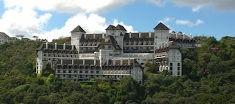 ***FLAT in the mountain for 7 people (3 bedrooms)*** HEATED POOL***