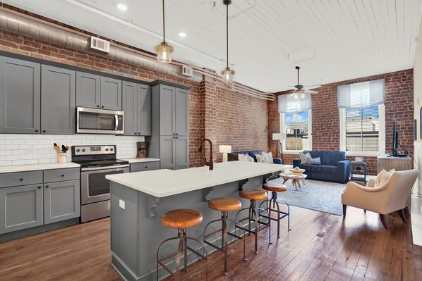 Interior - Heated Pool Access | 5*Clean | Flex Cancelation (Savannah)