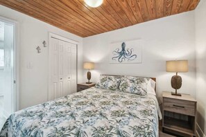 2 bedrooms, iron/ironing board, internet, bed sheets