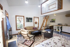 Tabla de planchar con plancha, wifi gratis y ropa de cama 