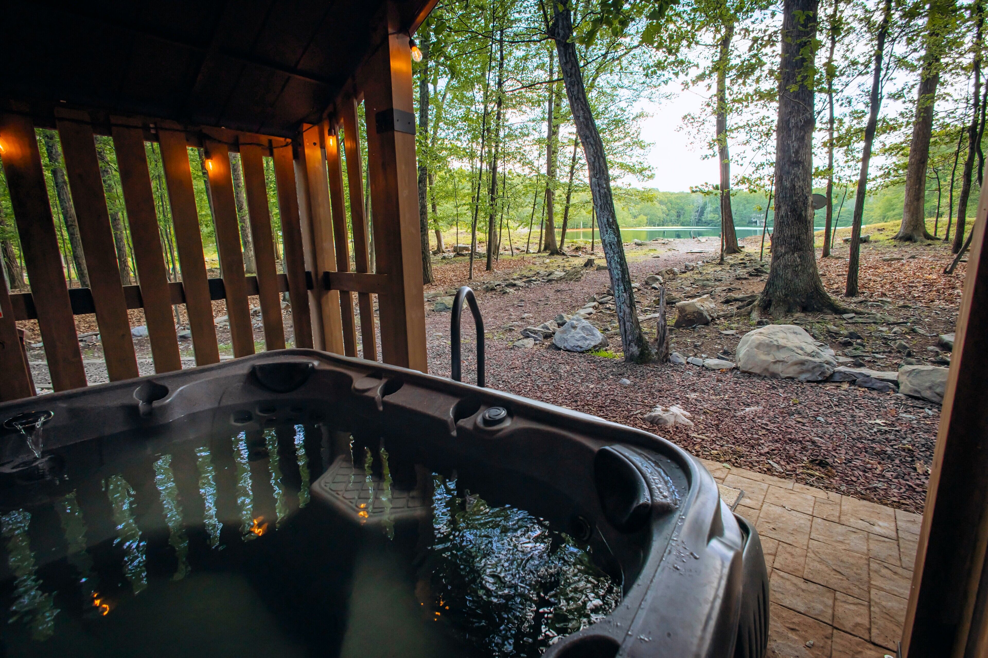 Tina de hidromasaje al aire libre