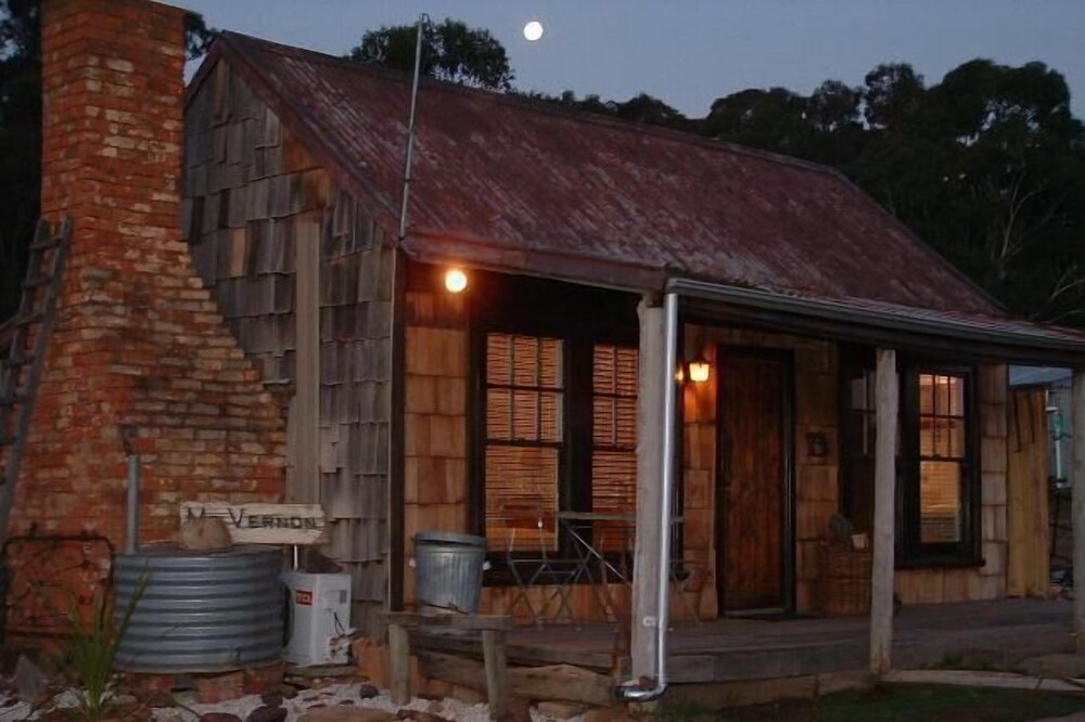 Mancuso Country Cottage Retreat