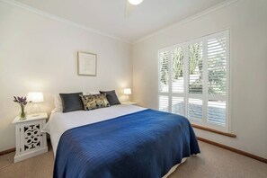 5 bedrooms, iron/ironing board - Uninterrupted Views Encounter Bay (Encounter Bay)