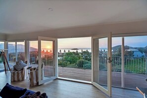 TV, fireplace, DVD player - Uninterrupted Views Encounter Bay (Encounter Bay)