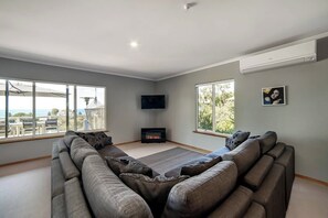 TV, fireplace, DVD player
