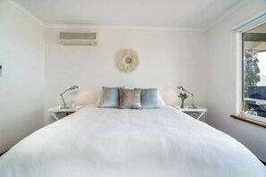 5 Schlafzimmer, Bügeleisen/Bügelbrett