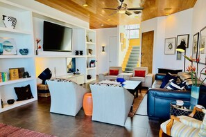 Smart TV, DVD player, books, stereo
