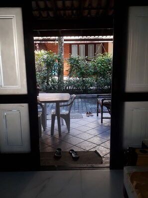 تناول الطعام بالخارج