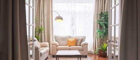 Een televisie en een kantoor