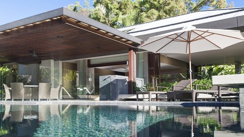 20 Beachfront Mirage | Luxury Tropical Living