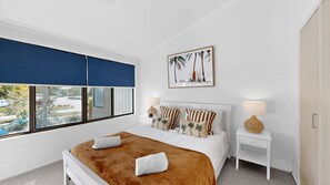 2 bedrooms, iron/ironing board, WiFi, bed sheets - Noosa Sound, waterfront, amazing value (NOOSA HEADS)