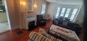 Smart TV, libri, impianto stereo