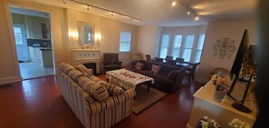 Smart TV, libri, impianto stereo