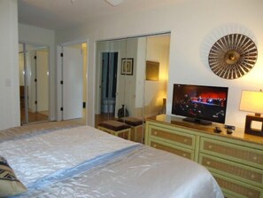 2 bedrooms, WiFi, bed sheets - Venice Island / Venice Beach Luxury Villa (Venice)