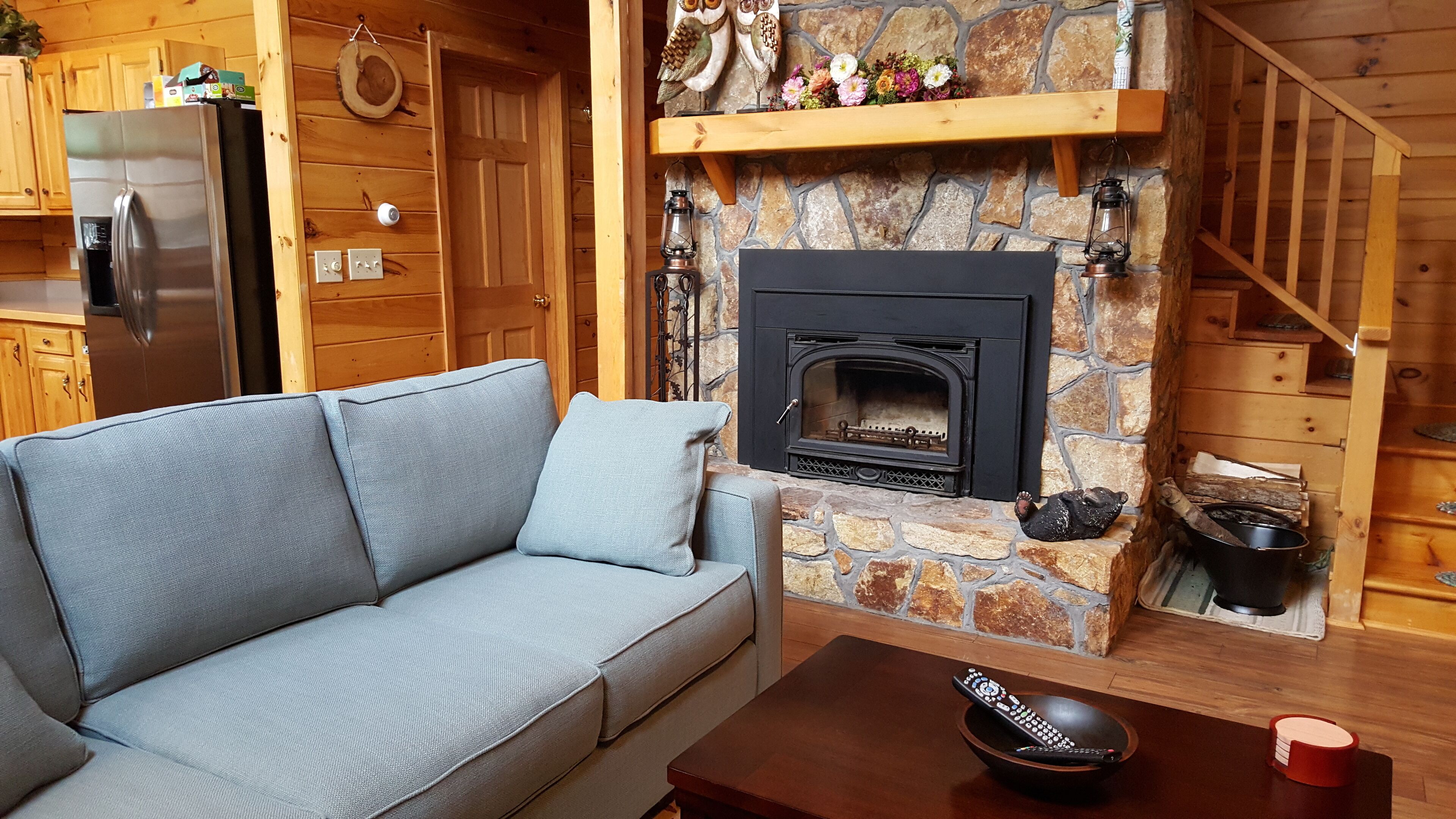  Modern log home,  heart of White Mtns, Twin Mtn, 7 mins to Bretton Woods, pets+
